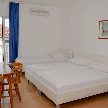 ゲストハウス Ana-maria ピロヴァッツ