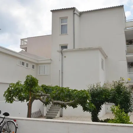 ゲストハウス Ana-maria ピロヴァッツ