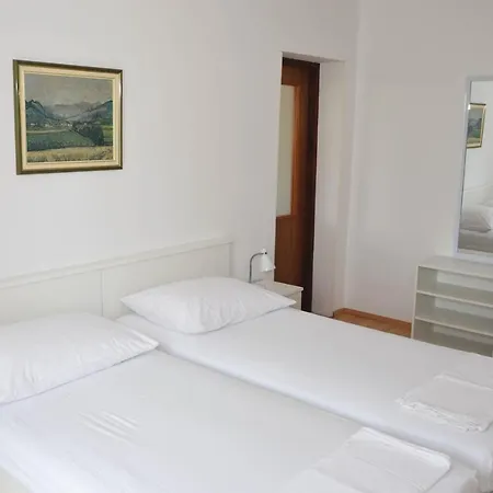 Ana-maria ゲストハウス ピロヴァッツ