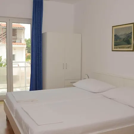 ゲストハウス Ana-maria ピロヴァッツ