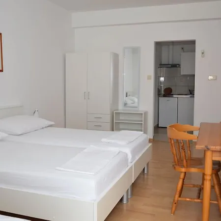 Ana-maria ゲストハウス