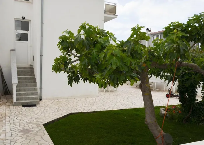 Ana-maria 3* Pirovac